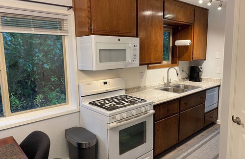 Wasilla House | 1 BEDROOM, PRIVATE QUIET COTTAGE NEAR 2 LAKES