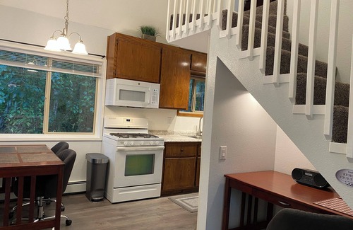 Wasilla House | 1 BEDROOM, PRIVATE QUIET COTTAGE NEAR 2 LAKES