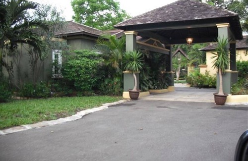 Ocho Rios Cottage | 1 bedroom Seaside Cottage - Pool/Beach/Wifi/Restaurant/House keeping HCB