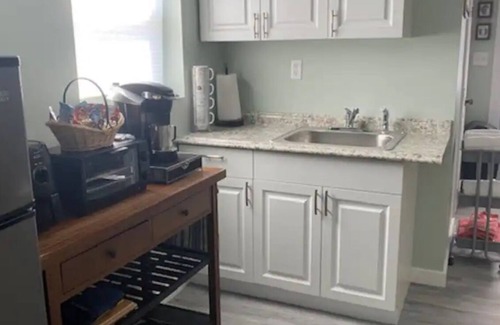 Lake Worth Corridor House | 1 Bedroom Studio Cottage Patio Grill Firepit Parking