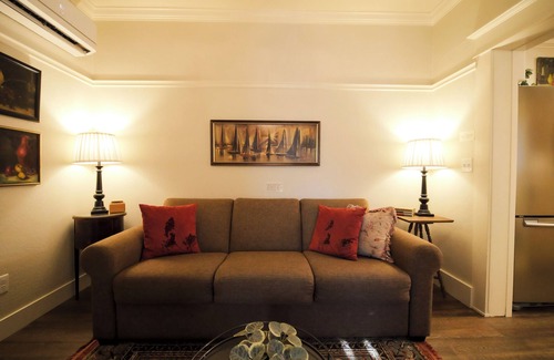 Siskiyou-Hargadine Historic District Apartment | 1 Bedroom Suite | Hot Tub | Downtown Ashland | Tesla Station