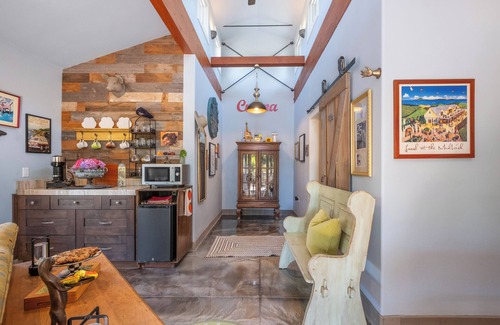Sonoma House | 1-bedroom vacation guest cottage minutes from the famous Sonoma square