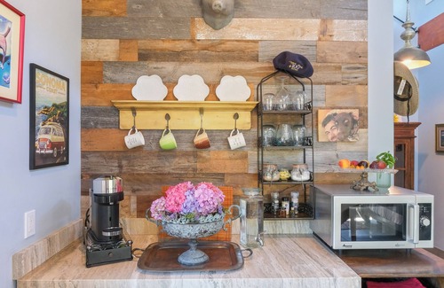 Sonoma House | 1-bedroom vacation guest cottage minutes from the famous Sonoma square