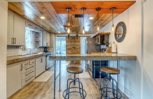 Larkspur House | #1 Bend Retreat! Near All! Kid and Pet Friendly!