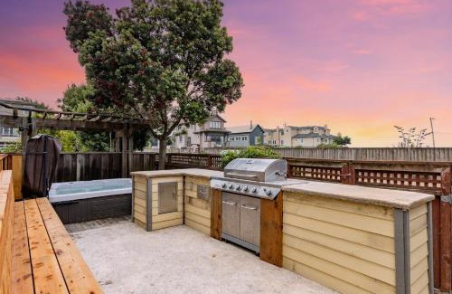 El Granada House | 1 block to beach, Private Hot Tub, Fire Pit and BBQ
