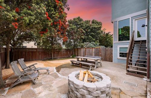 El Granada House | 1 block to beach, Private Hot Tub, Fire Pit and BBQ