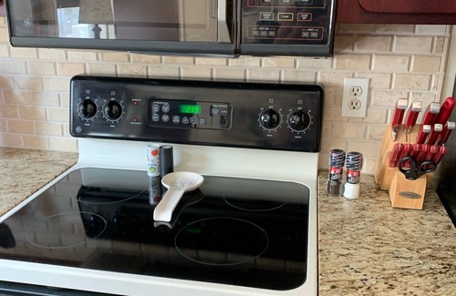 Ocean Isle Beach Condo | 1 BR CONDO ACROSS ST FROM BEACH. 7 NIGHT MINIMUM JUNE 1 TO AUGUST 31