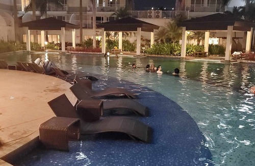 Bangkal Condo | 1 BR Condo Apartment Close to Mall of Asia and MOA Arena