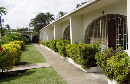 Sunset Crest Condo | 1 BR Condo with washing machine in unit in Sunset Crest/Holetown - West Coast.