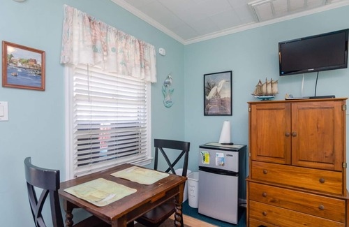 Kure Beach Apartment | 1 BR Efficiency in Private Historic Motel w pool!