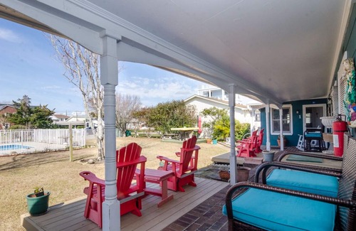 Kure Beach Apartment | 1 BR Efficiency in Private Historic Motel w pool!