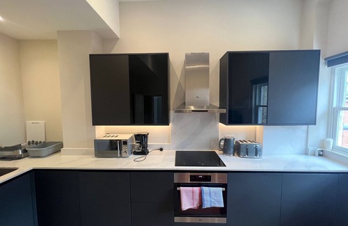 North Richmond Apartment | 1 BR Flat opposite Richmond Tube Station 2 beds