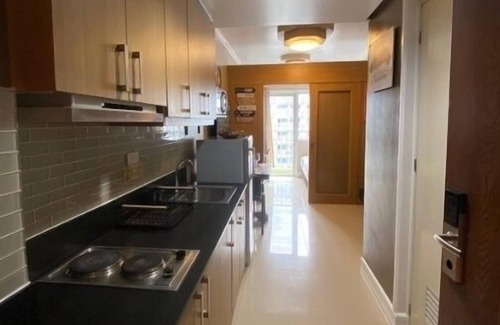 Barangay 76 Condo | 1 BR Fully Furnished Condo Across MOA w/Pool and Parking - Shell Tower A, 1130