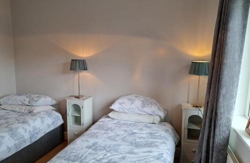 Longford Bed & Breakfast | 1 Cartrun Breac N39D7H6 Opposite Longford Rugby Club - See the Yellow Door