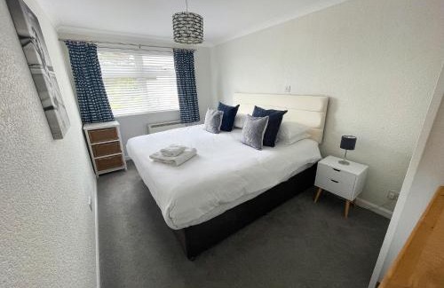Newquay Apartment | 1 Chatsworth Riverscape Apartments - Riverview apartment in great location with free parking overlooking the Gannel just a short walk from Newquays incredible beaches and local amenities