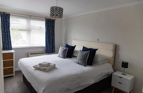 Newquay Apartment | 1 Chatsworth Riverscape Apartments - Riverview apartment in great location with free parking overlooking the Gannel just a short walk from Newquays incredible beaches and local amenities