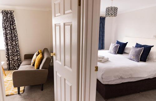 Newquay Apartment | 1 Chatsworth Riverscape Apartments - Riverview apartment in great location with free parking overlooking the Gannel just a short walk from Newquays incredible beaches and local amenities