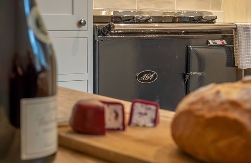 Plumpton Green Apartment | 1 Church Cottages is a beautifully finished semi-detached Victorian cottage