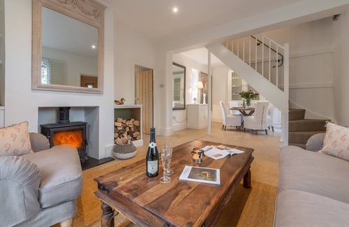 Plumpton Green Apartment | 1 Church Cottages is a beautifully finished semi-detached Victorian cottage