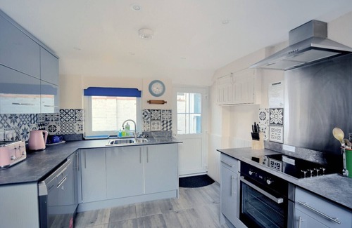 Lyme Regis Cottage | 1 COBB VIEW, family friendly, character holiday cottage in Lyme Regis