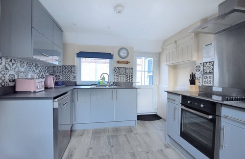 Lyme Regis Cottage | 1 COBB VIEW, family friendly, character holiday cottage in Lyme Regis