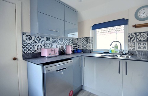 Lyme Regis Cottage | 1 COBB VIEW, family friendly, character holiday cottage in Lyme Regis