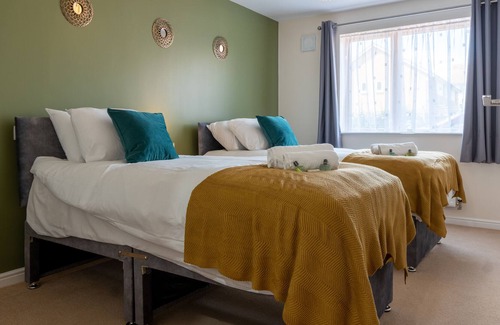 Milton Keynes Condo | (1) Countess Way - 2 bed, 2 bath apartment