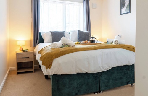 Milton Keynes Condo | (1) Countess Way - 2 bed, 2 bath apartment