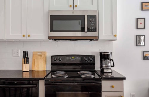 West Poplar Apartment | 1 Cozy Haven near Historic Fishtown & Center City!