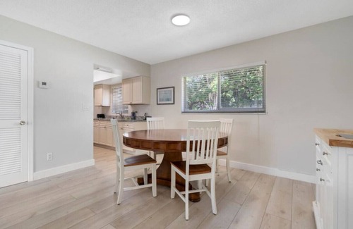 Croissant Park Apartment | #1 · Cozy Updated 1 bedroom with 70 inch smart TV!