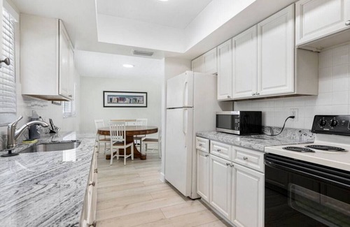Croissant Park Apartment | #1 · Cozy Updated 1 bedroom with 70 inch smart TV!