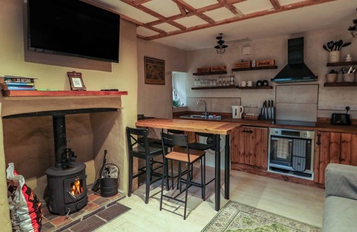 Dinas Cottage | 1 DINAS COTTAGES, pet friendly, with open fire in Bontnewydd, Gwynedd