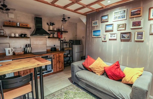 Dinas Cottage | 1 DINAS COTTAGES, pet friendly, with open fire in Bontnewydd, Gwynedd
