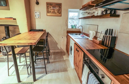 Dinas Cottage | 1 DINAS COTTAGES, pet friendly, with open fire in Bontnewydd, Gwynedd