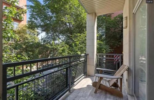 River West Apartment | 1 Garage Parking Pool Table Up To 1Gb Wifi Speed