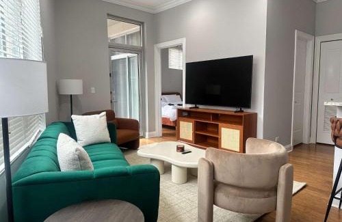 River West Apartment | 1 Garage Parking Pool Table Up To 1Gb Wifi Speed