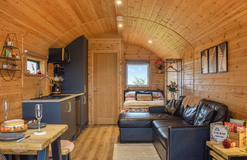 Lampeter Cottage | 1 bedroom accommodation in Lampeter Cambrian mountains