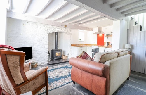 Corwen Cottage | 1 HENDOM, character holiday cottage, with open fire in Llangollen