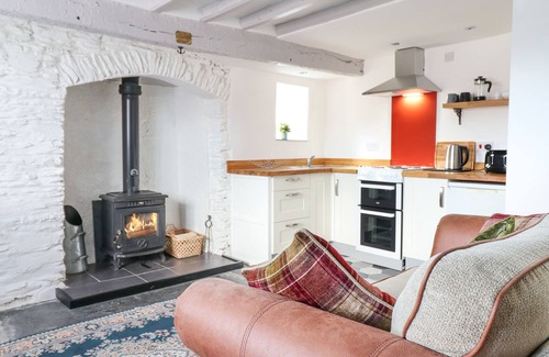 Corwen Cottage | 1 HENDOM, character holiday cottage, with open fire in Llangollen