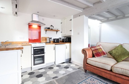 Corwen Cottage | 1 HENDOM, character holiday cottage, with open fire in Llangollen