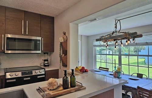 River Oaks House | 1 King, 2 Queen,1 twin, washer dryer, near parks & FTL Marine center