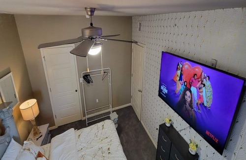 Moore Apartment | 1 king bed,2 sofa beds,office,walk shopping restaurant,12min OU ,15min Airport