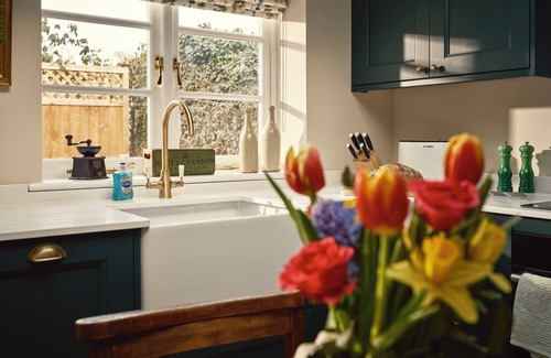 Wixford Cottage | 1 KINGSWOOD COTTAGE, pet friendly, with hot tub in Lapworth