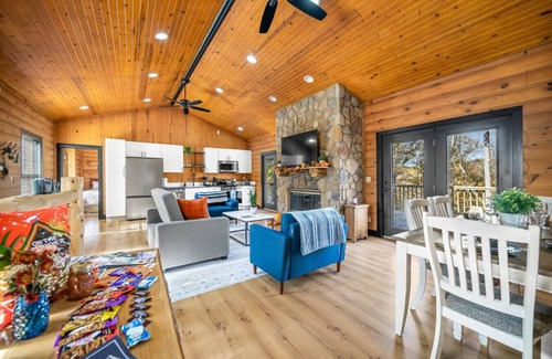 Gnaw Bone Cabin | 1 Liberty Log Cabin in Brown County