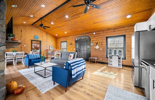 Gnaw Bone Cabin | 1 Liberty Log Cabin in Brown County