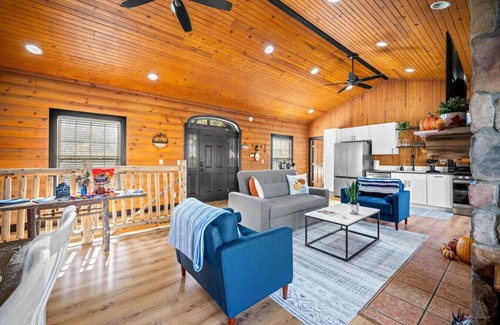 Gnaw Bone Cabin | 1 Liberty Log Cabin in Brown County