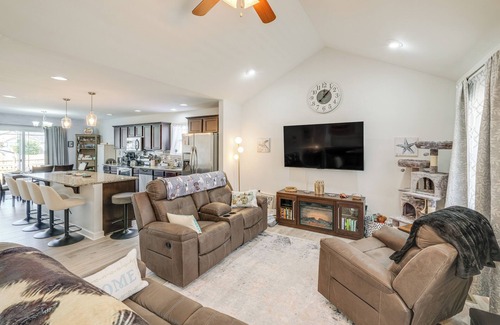 Issue House | 1 Mi to Colonial Beach Boardwalk: Home w/Fire Pit