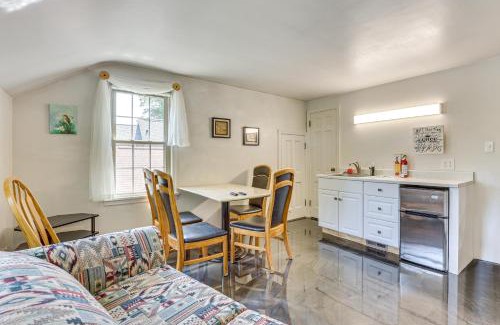Salem Apartment | 1 Mi to Dtwn Salem Apt with Garage Access!