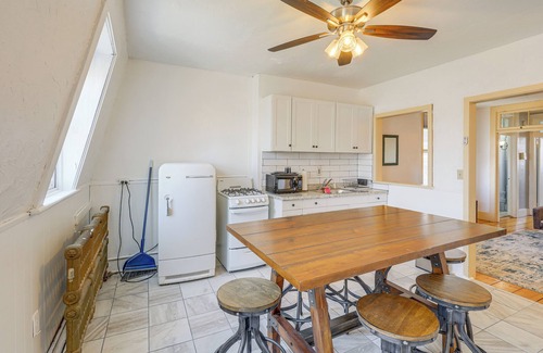 Stockade Historic District Apartment | 1 Mi to Dtwn: Schenectady Apt in Stockade District