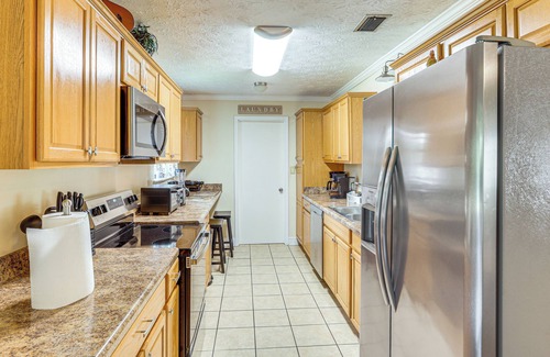 Waycross House | 1 Mi to Dtwn Waycross: Home w/Furnished Porch